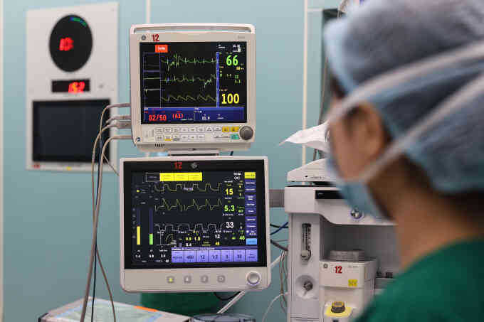 Bệnh nhi bị xoắn 7 vòng vòi buồng trứng