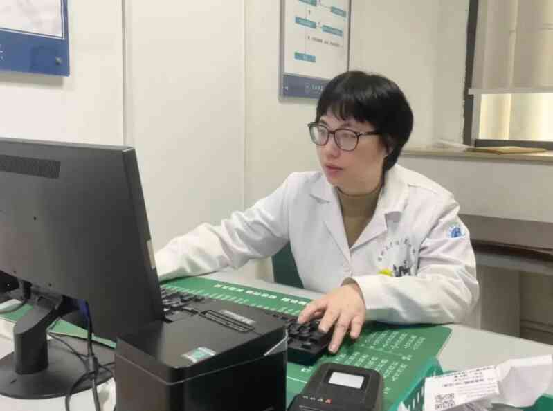 Sau khi ăn đồ ở tủ lạnh, người phụ nữ bất tỉnh 10 ngày, bác sĩ đưa ra cảnh báo