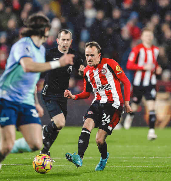 Arsenal ngược dòng đánh bại Brentford