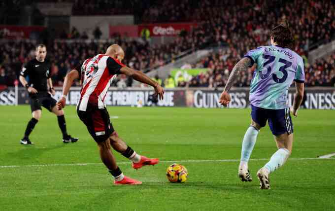 Arsenal trở lại nhì bảng Ngoại hạng Anh