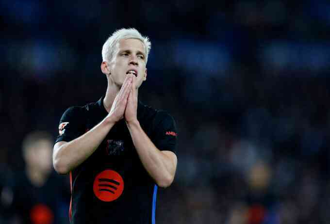 Barca nguy cơ mất gần 300 triệu USD vì Dani Olmo
