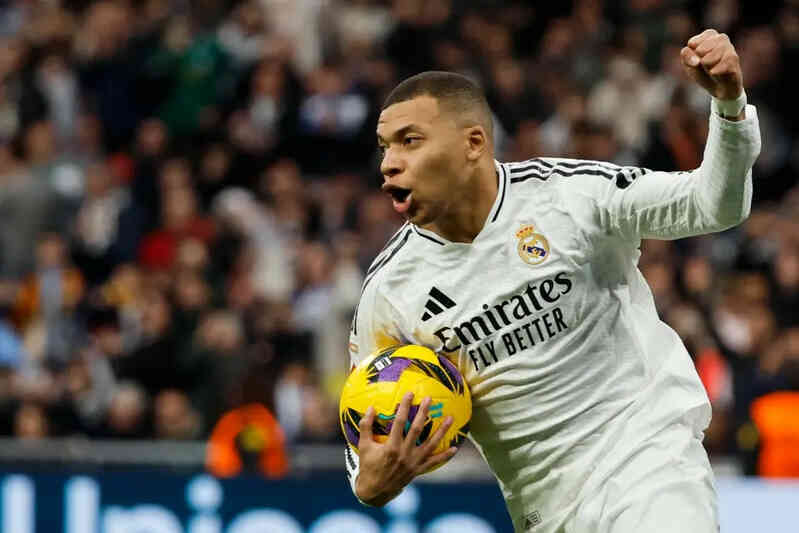 HLV Ancelotti gây tranh cãi với tuyên bố mới nhất về Mbappe