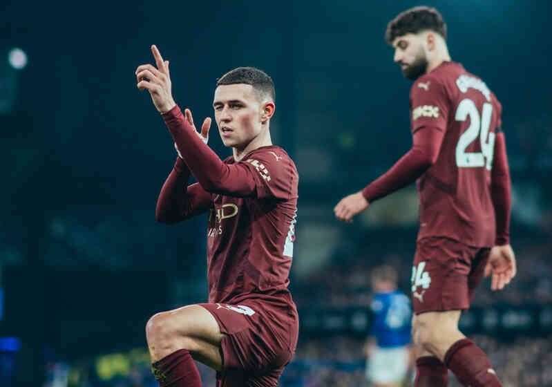 Phil Foden bừng sáng, Man City đại thắng 