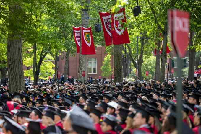 Tốt nghiệp thạc sĩ Harvard vẫn khó kiếm việc