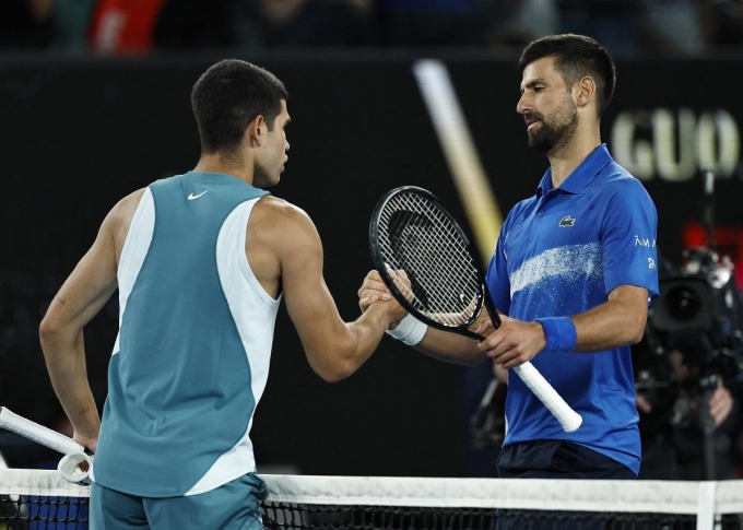 Djokovic hạ Alcaraz ở tứ kết Australia Mở rộng