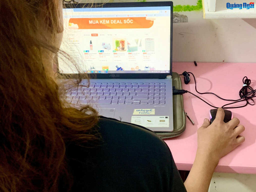 Nhộn nhịp sắm Tết online