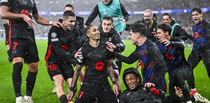Barca thắng sau cuộc rượt đuổi 9 bàn ở Champions League