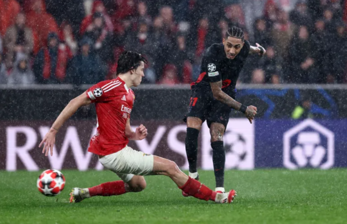 Cảnh sát can thiệp vụ ẩu đả sau trận Benfica - Barca