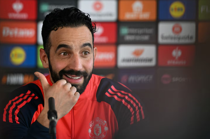Amorim đính chính vụ chê Man Utd tệ nhất lịch sử