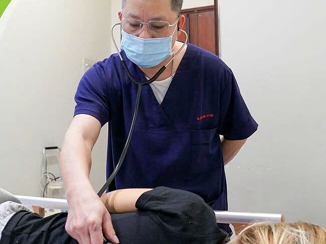 Bé gái sốt rét ác tính sau chuyến du lịch trong rừng