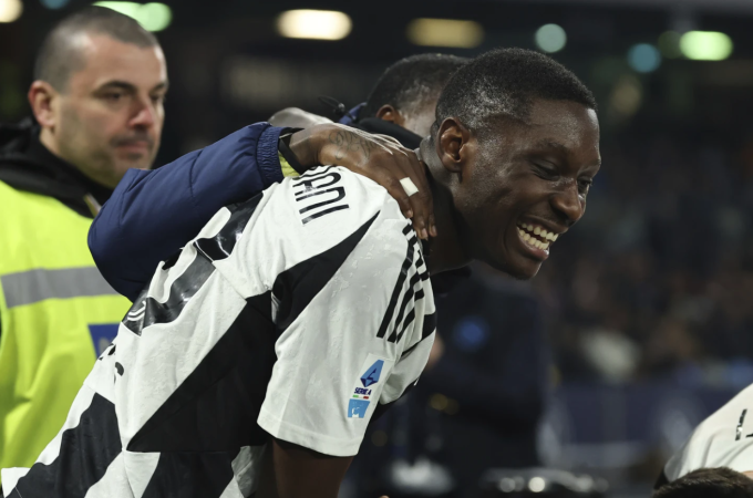 Lukaku giúp Napoli bay cao trên đỉnh bảng Serie A