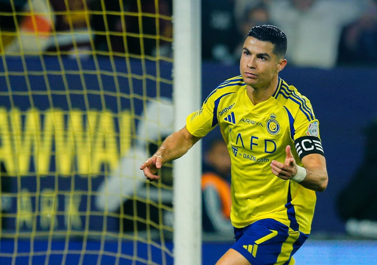 Ronaldo bỏ xa Messi, Al Nassr nuôi hi vọng vô địch