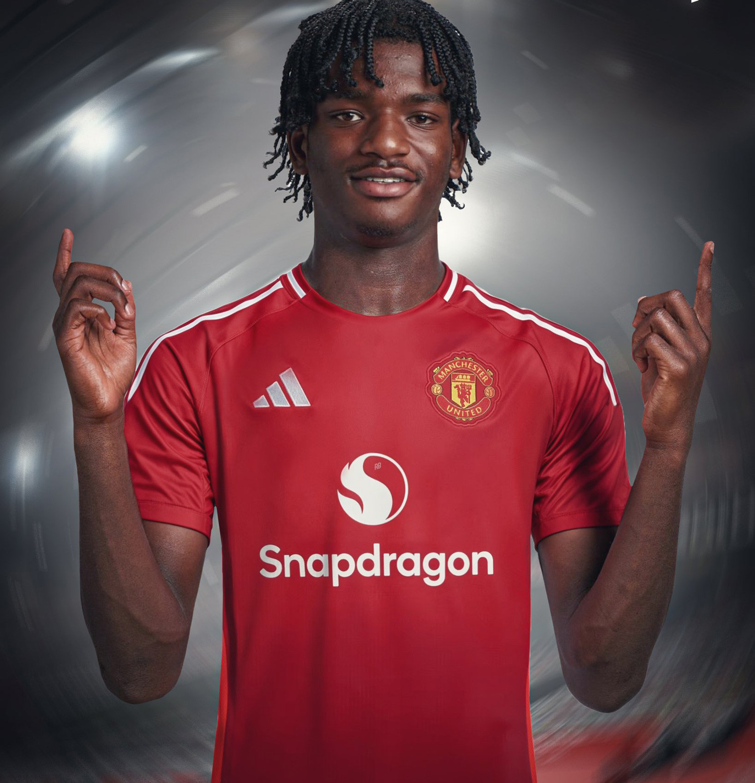 MU ký xong viên ngọc Ayden Heaven của Arsenal