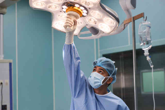Bé trai phải cắt bỏ đoạn ruột do táo bón kéo dài