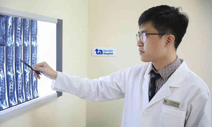 Người phụ nữ béo phì hỏng 6 đốt sống