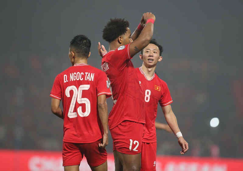 Xuân Son thăng hoa sau khi cầu hôn vợ