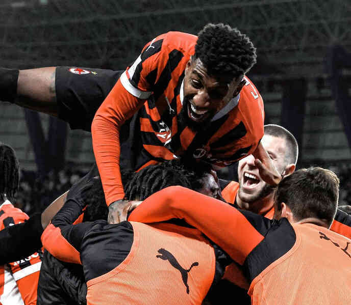 Thắng ngược Juventus, AC Milan vào chung kết Siêu cúp Italia