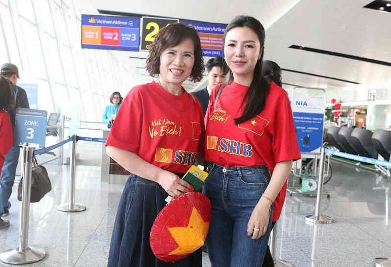 Gia đình các cầu thủ sang Thái Lan tiếp lửa tuyển Việt Nam