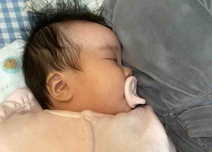Tại sao trẻ sơ sinh hay khịt mũi?