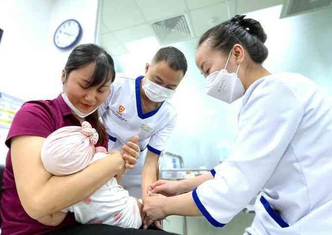 Trẻ vừa khỏi viêm phổi có tiêm được vaccine?