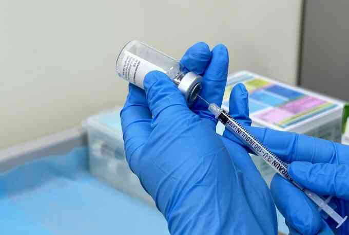 Vì sao tiêm botox xóa nếp nhăn trán bị vểnh chân mày?
