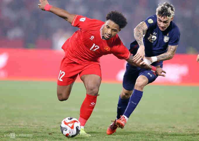 Việt Nam thu hẹp khoảng cách với Thái Lan trên bảng FIFA