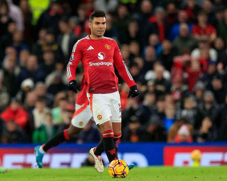 Casemiro được đề nghị lương 