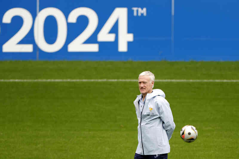 Deschamps ấn định ngày chia tay tuyển Pháp