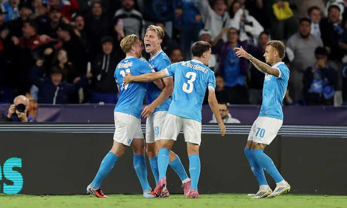 Hojlund lập cú đúp ở Champions League