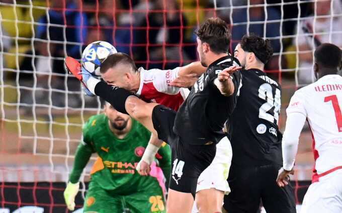 Man City rơi điểm ở Champions League