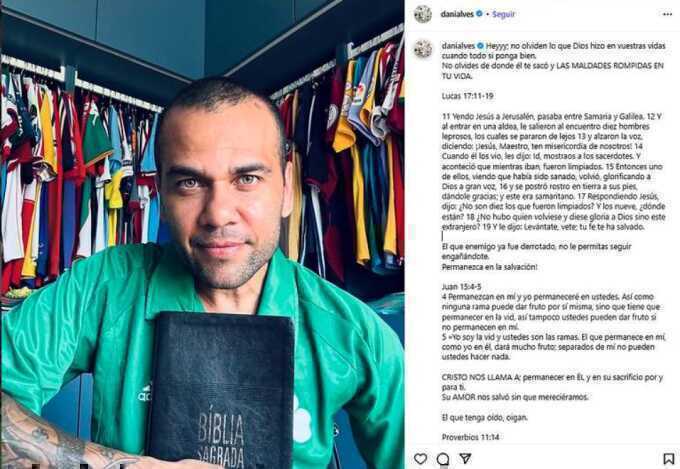 Dani Alves thành người truyền đạo