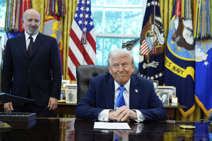 Ông Trump tìm thỏa thuận với doanh nghiệp 30 ngành trọng điểm