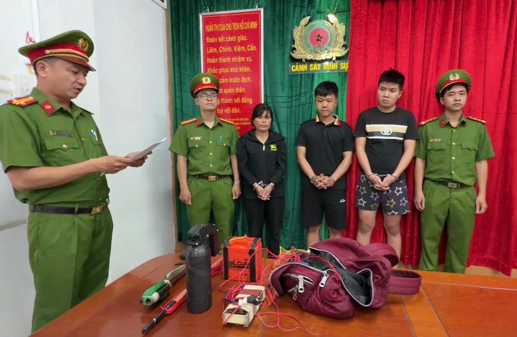 Bắt khẩn cấp nữ tiểu thương cùng 2 kẻ trộm chó ở TPHCM