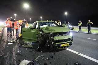 Cựu ngôi sao Ngoại hạng Anh thoát chết khi siêu xe bị đâm nát bét