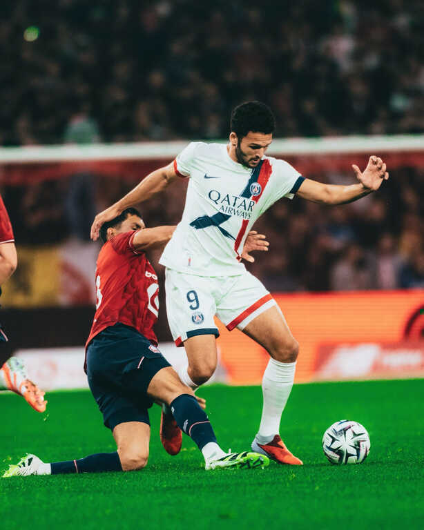 Mbappe buộc PSG phải chia điểm