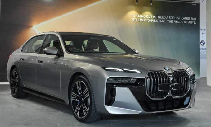 Hai thái cực doanh số của BMW và Mercedes