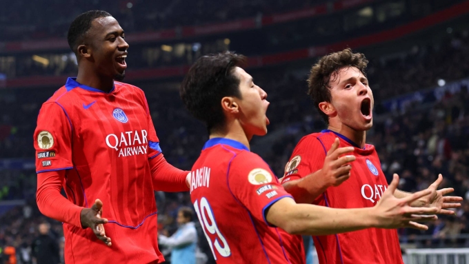 Bàn phút 90+5 giúp PSG trở lại dẫn đầu