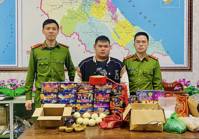 Đường dây mua bán 7 tấn pháo lậu