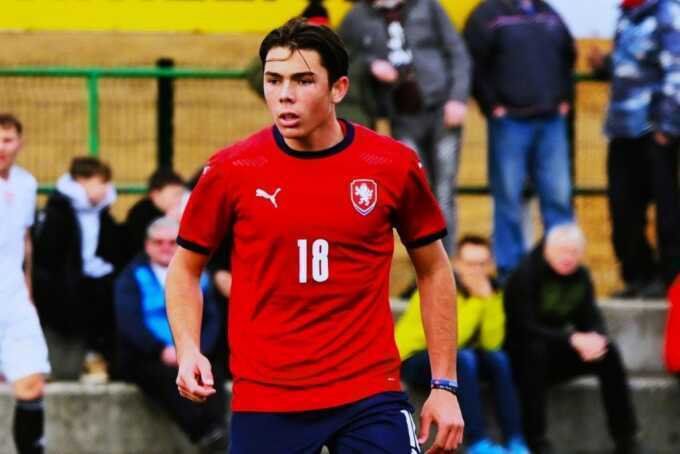 Con trai Buffon tỏa sáng với tuyển U19 CH Czech