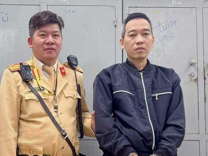 Cướp xe máy giữa phố ở Hà Nội