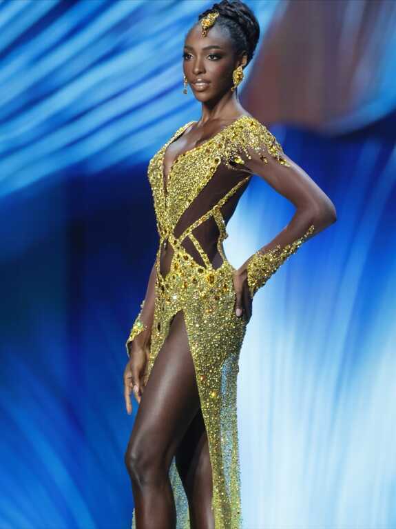 Á hậu Miss Universe 2025 từ bỏ danh hiệu