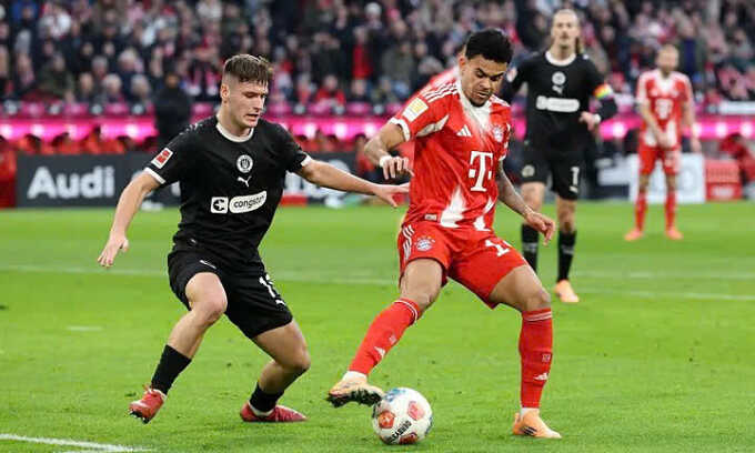 Bayern thắng nhọc ở phút bù