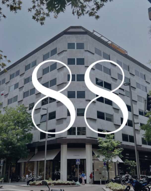 Ronaldo sắp mở CLB thượng lưu