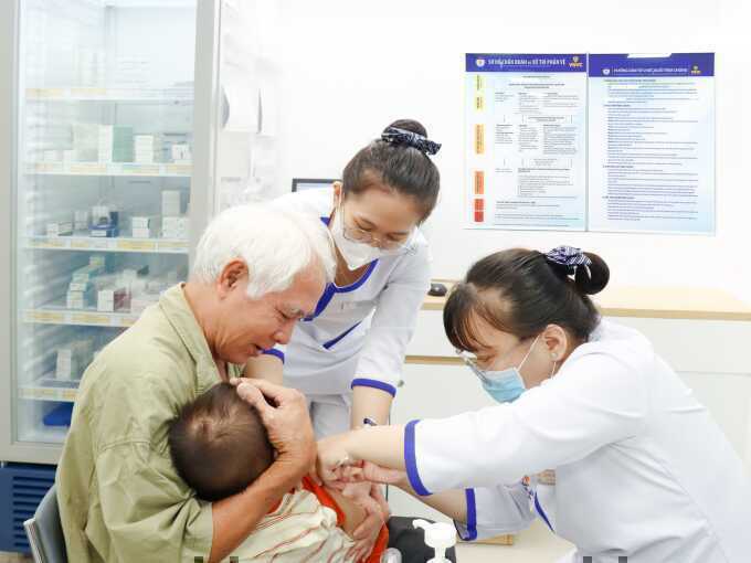 Mở rộng tiêm vaccine phế cầu, não mô cầu cho trẻ từ 6 tuần tuổi