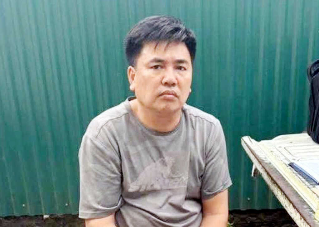 Khởi tố đối tượng đẩy đại úy cảnh sát vào đầu xe tải ở Hà Nội