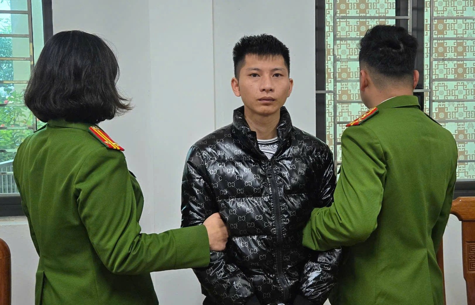 Bắt Long "Tổng" tại sân bay Nội Bài