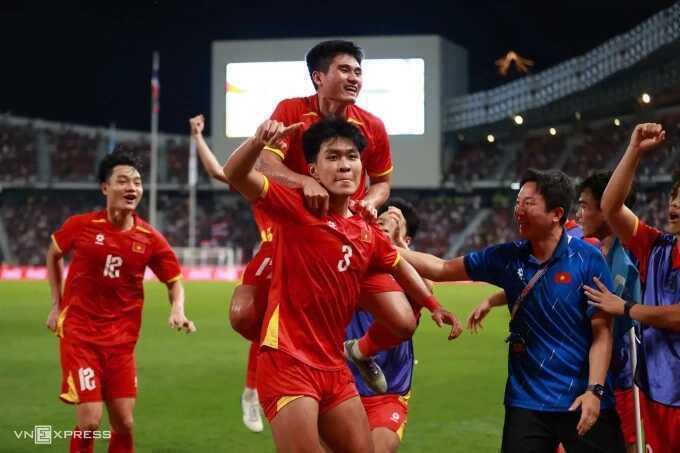 Thủ tướng chúc mừng U22 Việt Nam giành Huy chương Vàng SEA Games 33