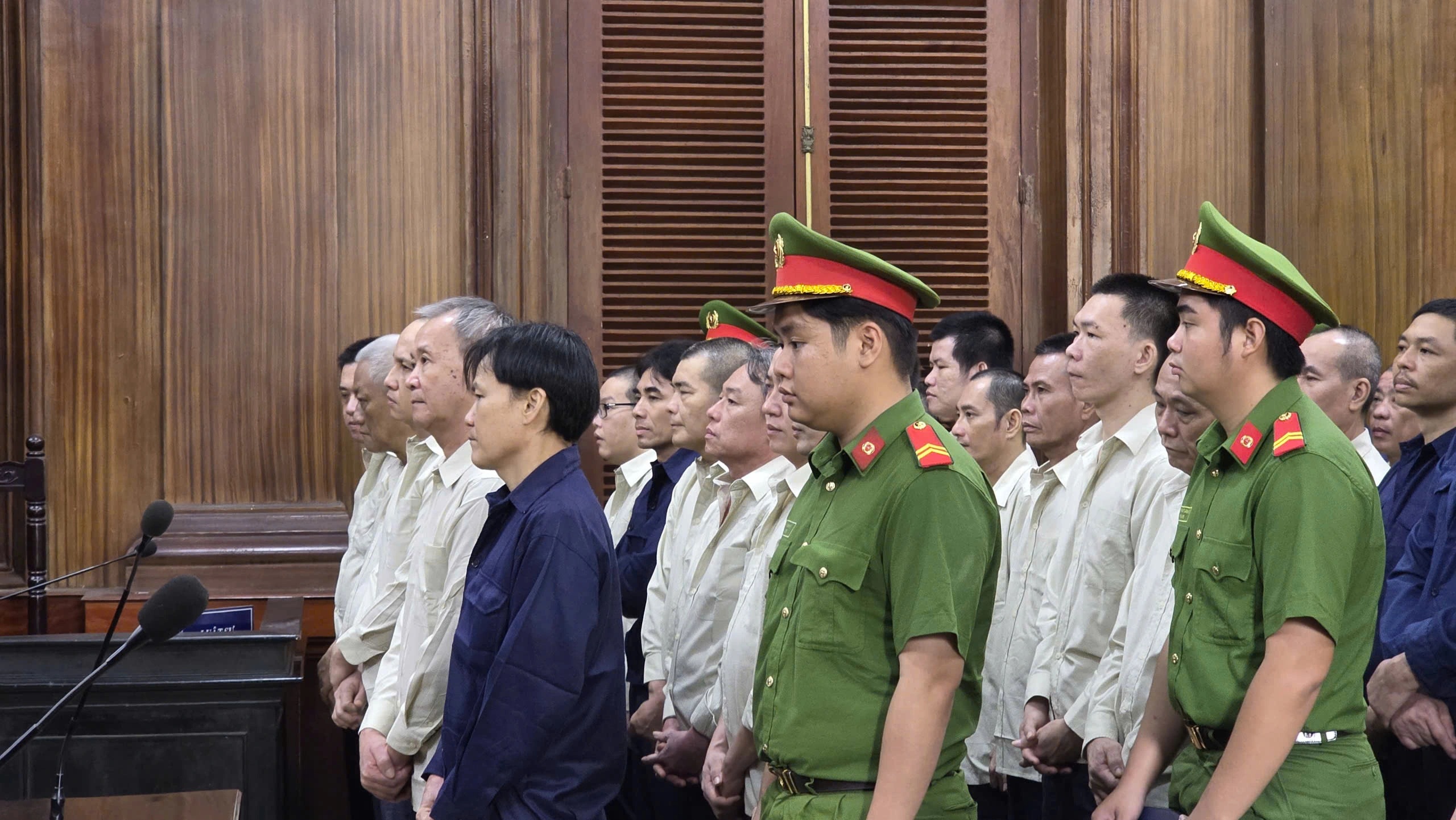 Buôn lậu 1,7 triệu lít dầu, ông chủ Saigon Transco bị đề nghị 13-14 năm tù
