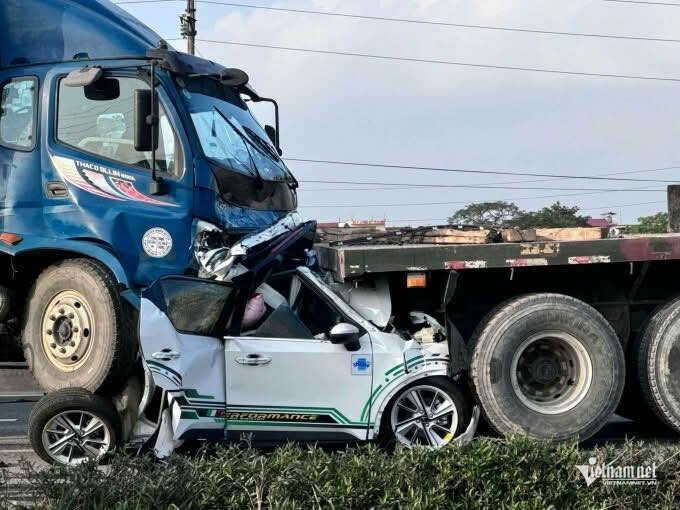 Nguyên nhân ban đầu vụ ô tô tông liên hoàn trên Quốc lộ 5, làm 2 người tử vong tại chỗ