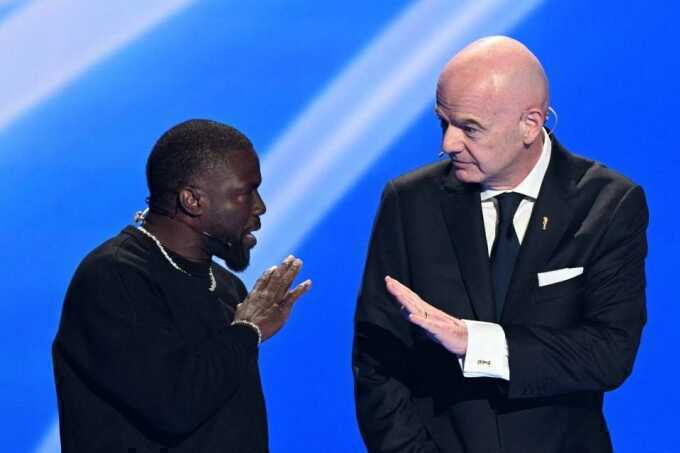 Chủ tịch FIFA ngăn MC tiết lộ bí mật World Cup